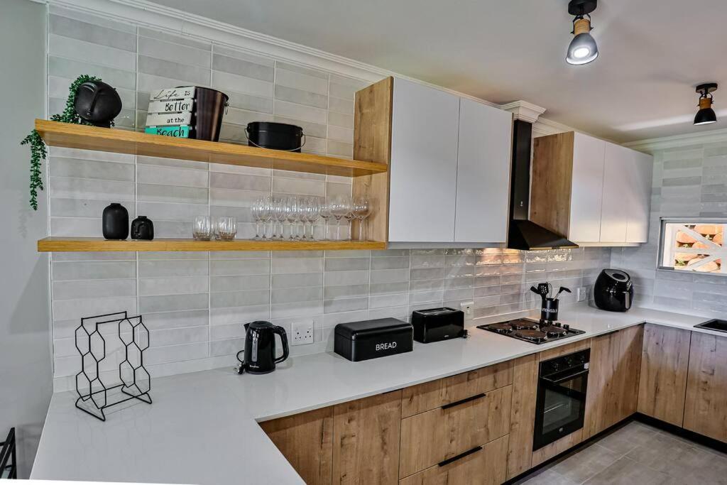 Large Sea View, Walk To Eateries, Loadshed Free Apartment Ballito Luaran gambar